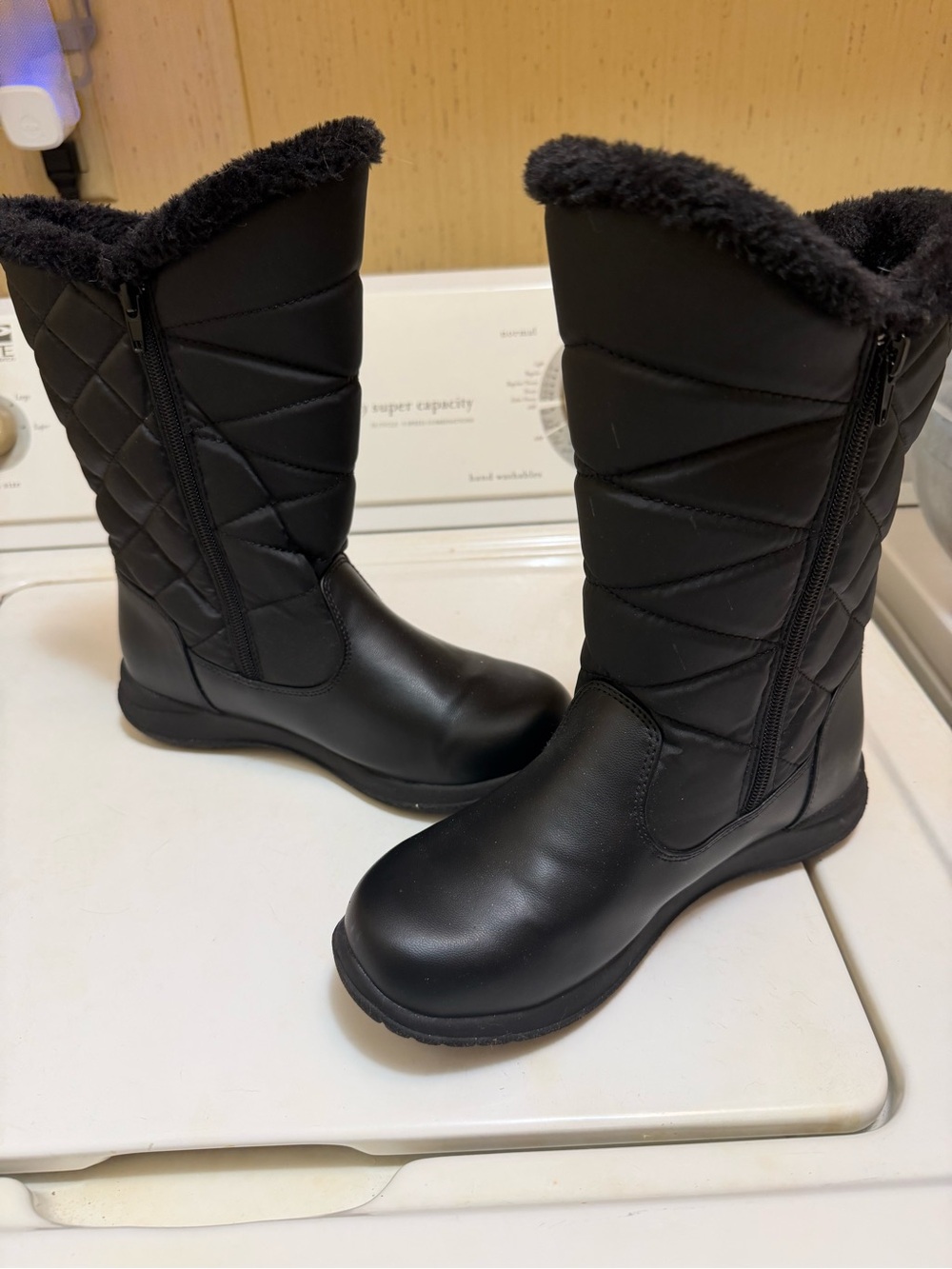 Black Insulated Women's Winter Boots - Quilted Faux Fur Lining